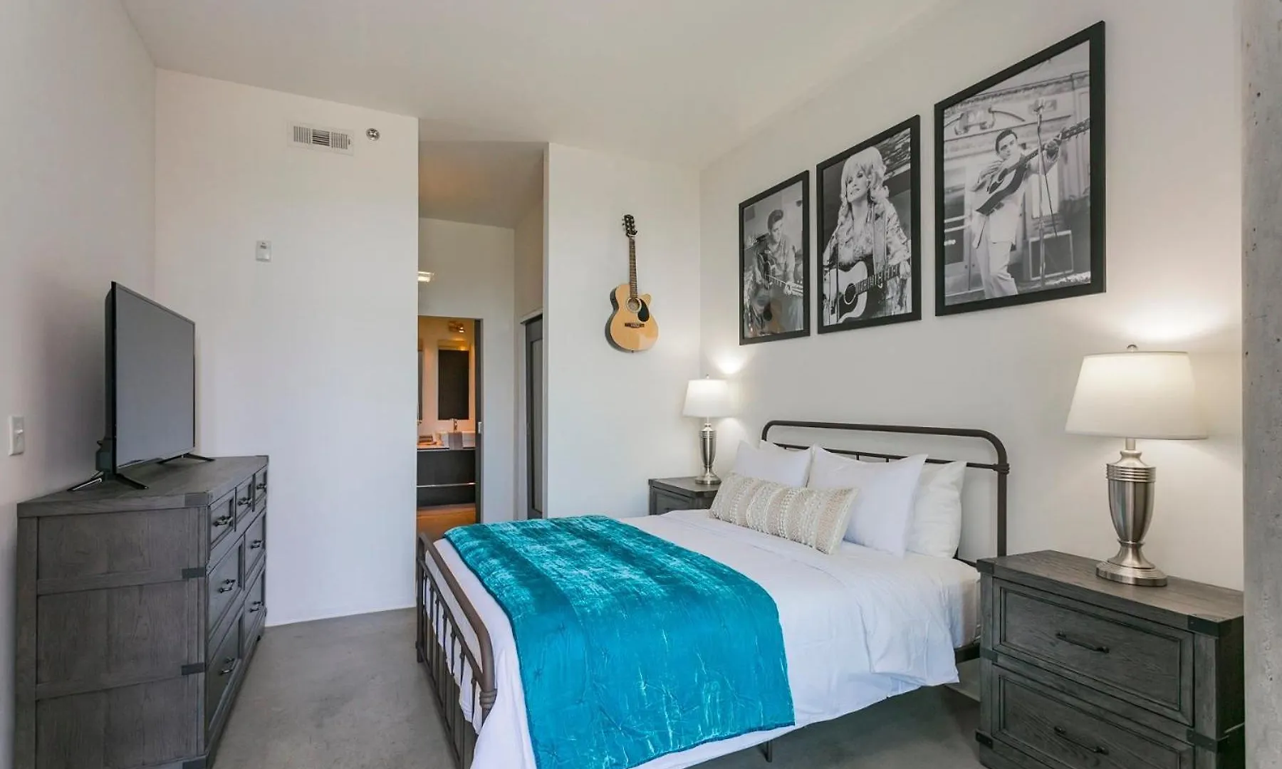 5M306- Mid Century Modern Condo Nashville Holiday home