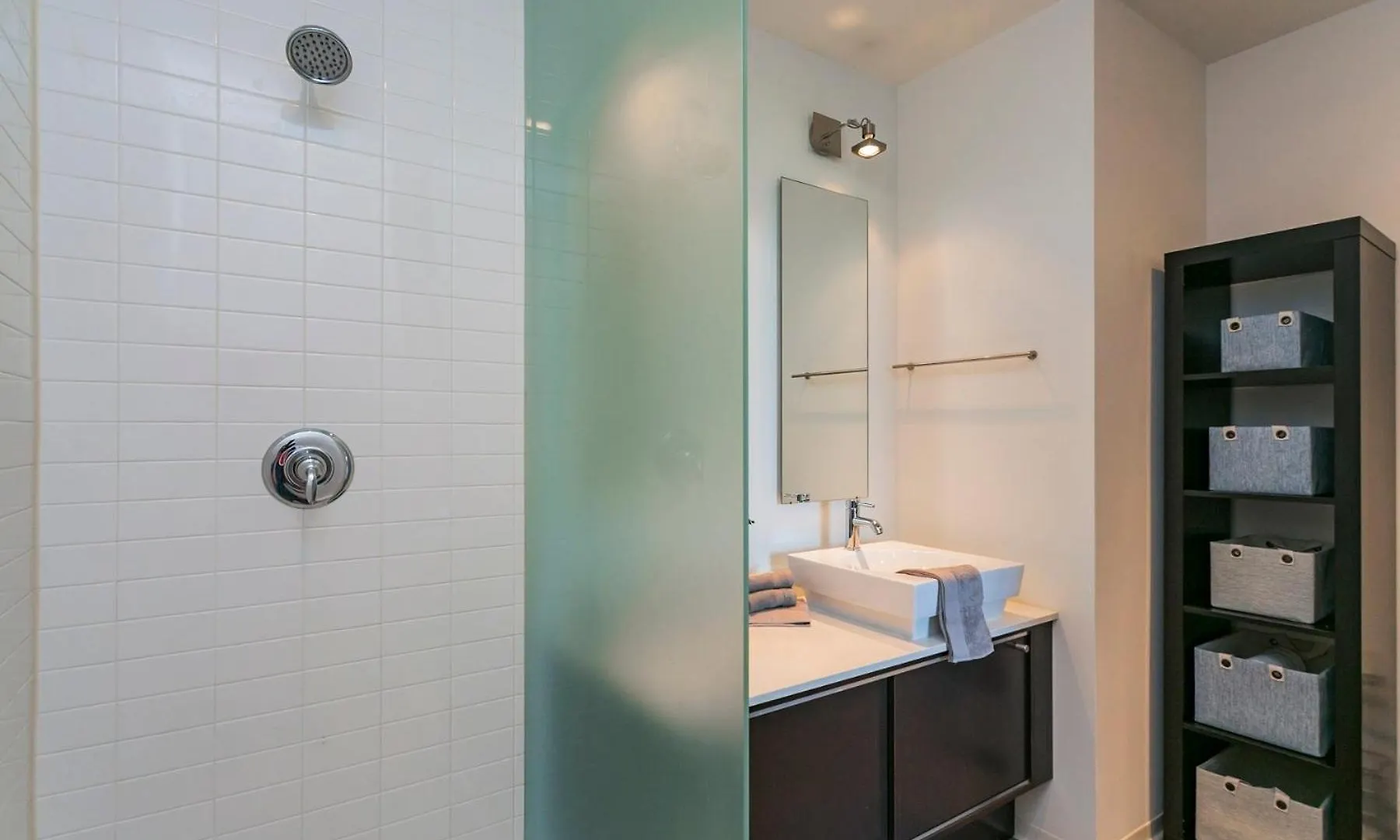 5M306- Mid Century Modern Condo Nashville