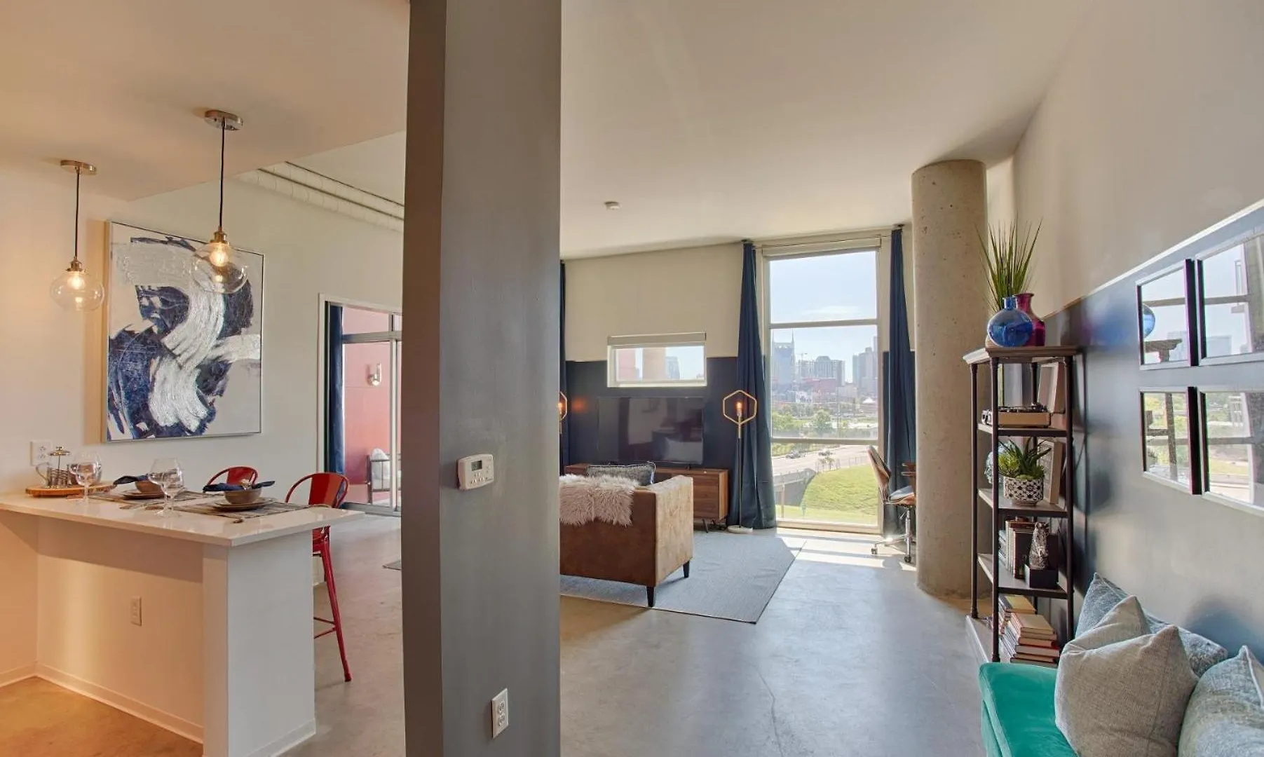 5M306- Mid Century Modern Condo Nashville Holiday home