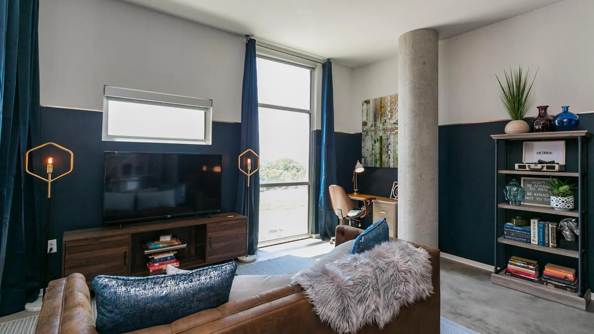 5M306- Mid Century Modern Condo Nashville
